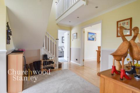 5 bedroom detached house for sale, Aspen Way, Little Oakley, CO12