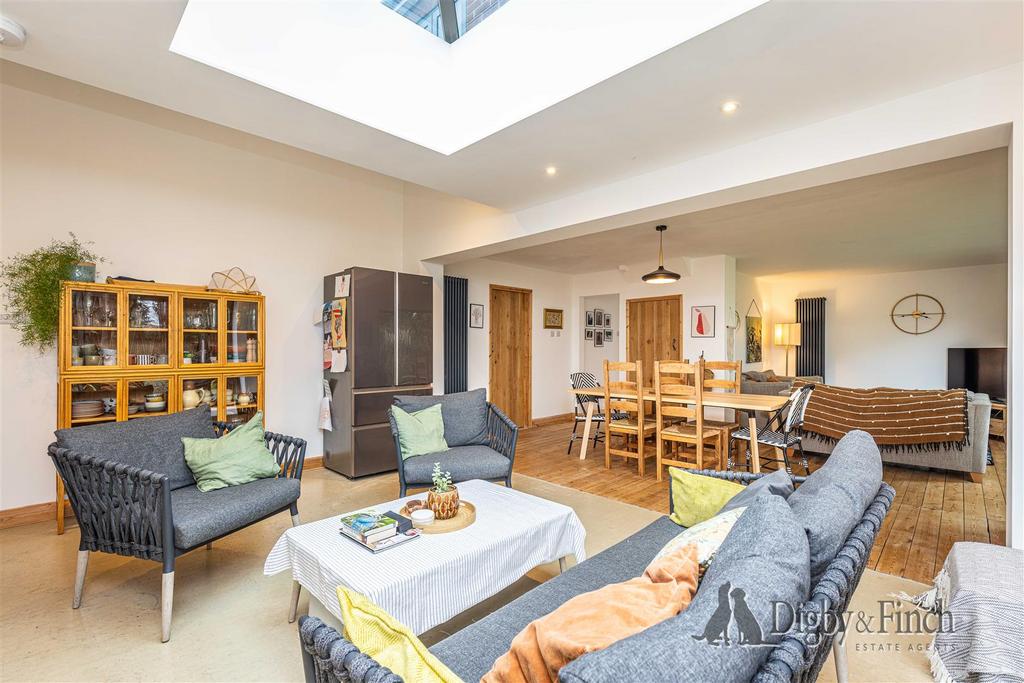 Kitchen &amp; Dining Area