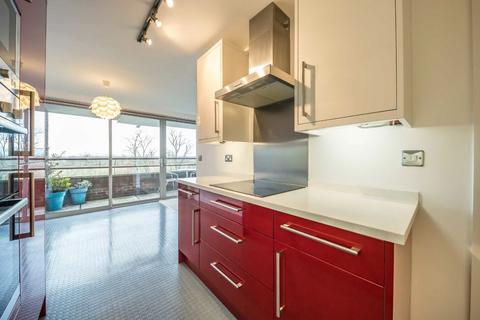 2 bedroom flat to rent, Portsmouth Road, Kingston Upon Thames KT1