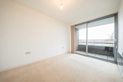 2 bedroom flat to rent, Portsmouth Road, Kingston Upon Thames KT1