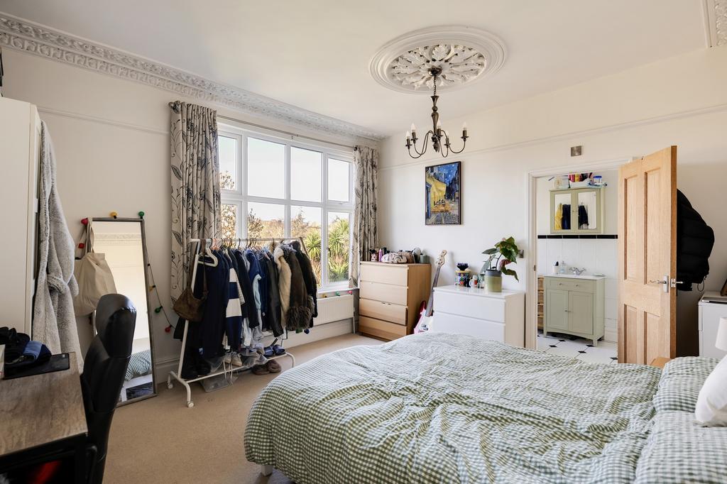 Bedroom ()