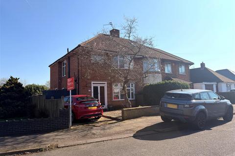 3 bedroom semi-detached house to rent, Highfield Crescent, Wigston