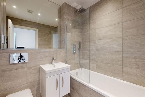 2 bedroom apartment to rent, Savoy Court, Brentford TW8