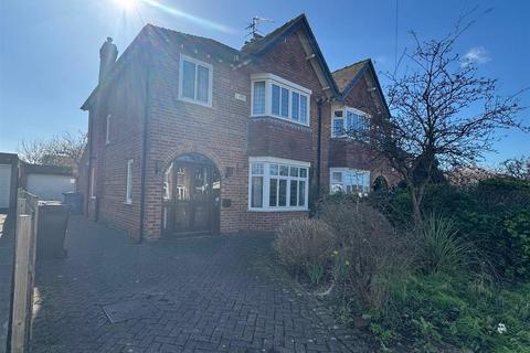 3 bedroom semi-detached house for sale, The Close, Scarborough