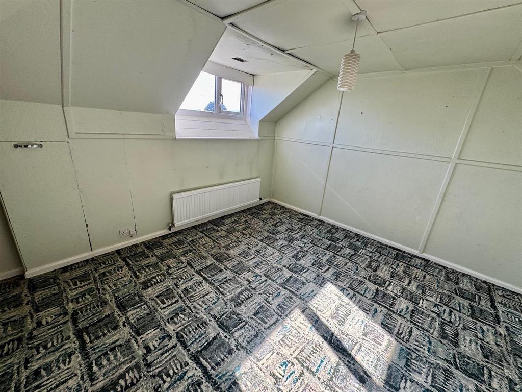 Attic Room 2.jpg