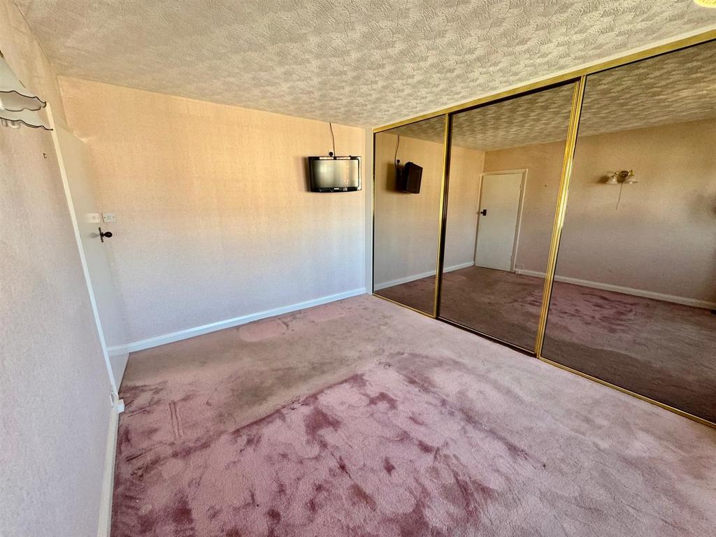Bedroom 1b.jpg
