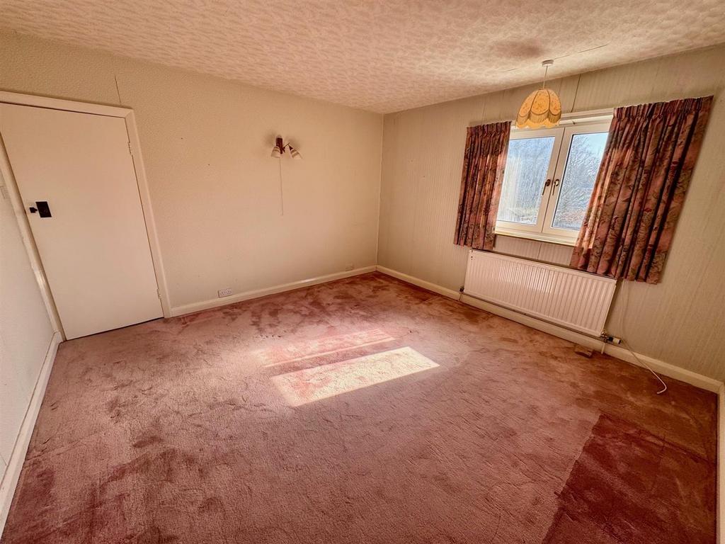 Bedroom 2b.jpg