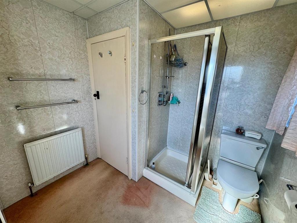 Bathroom 2.jpg