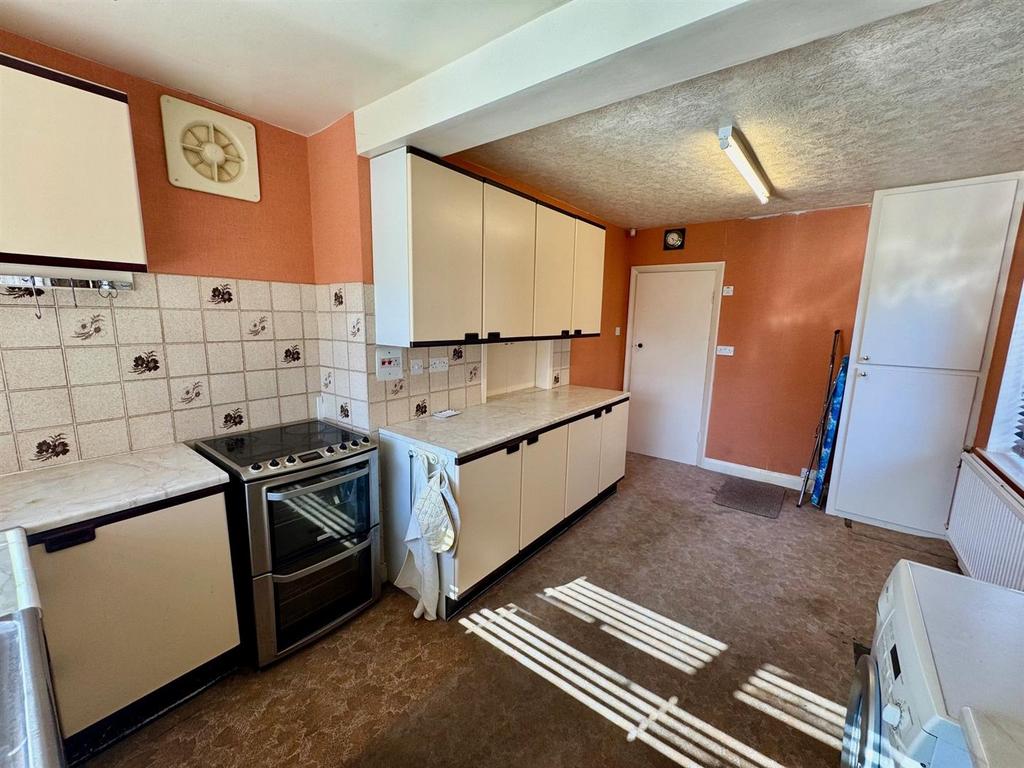 Kitchen 3.jpg