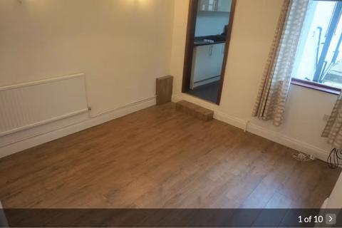 3 bedroom terraced house to rent, Muriel Road, Leicester, LE3