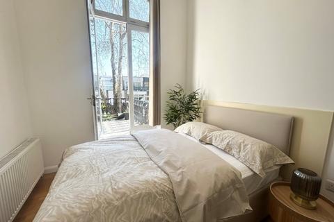 1 bedroom apartment to rent, Queensborough Terrace, Bayswater, London