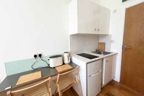 1 bedroom apartment to rent, Queensborough Terrace, Bayswater, London