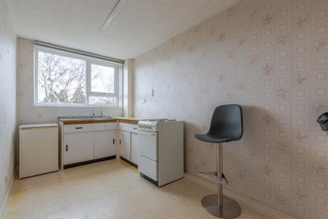 1 bedroom flat for sale, Greystones Court, Nursery Lane, LS17