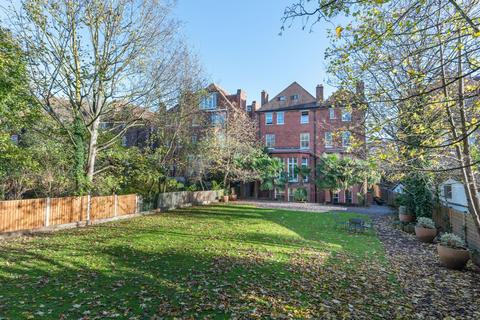 Studio to rent, Fitzjohns Avenue, London NW3