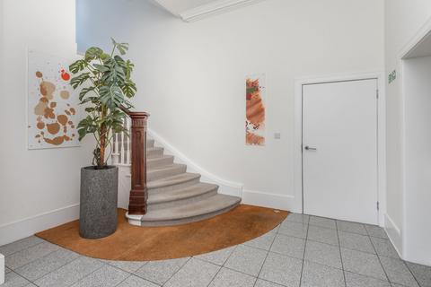Studio to rent, Fitzjohns Avenue, London NW3