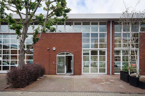 2 bedroom flat to rent, The Loft House, Fulham, SW6