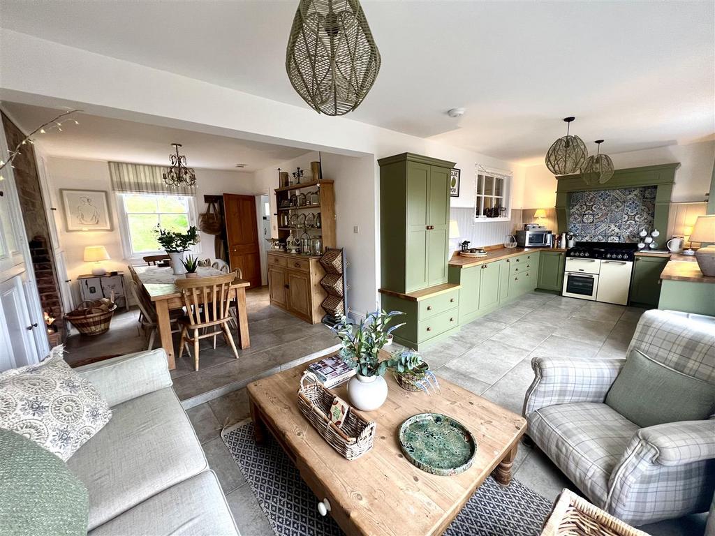 Kitchen Family Room.jpeg