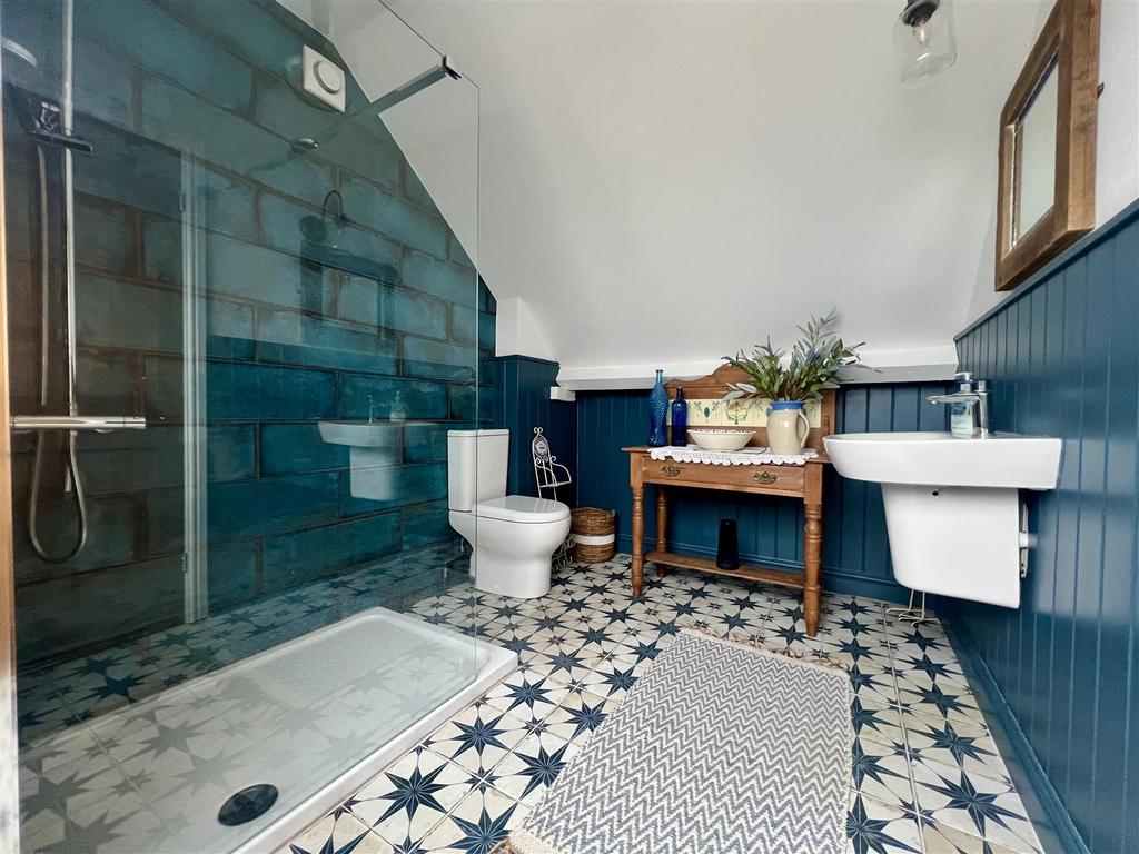 Ensuite.jpeg