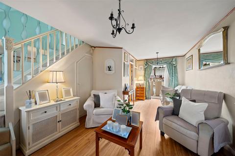 2 bedroom end of terrace house for sale, Bradshaws Close, London