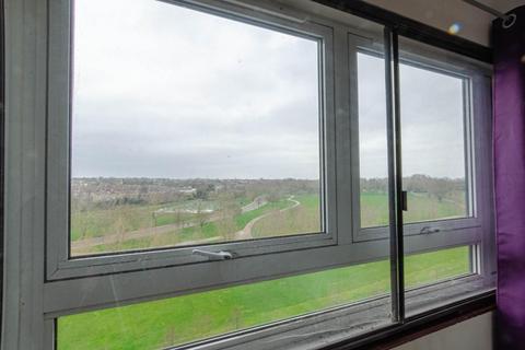 1 bedroom flat for sale, Top Floor Studio Apartment with Stunning Park Views ?  Park House, Finsbury Park