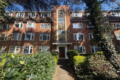 undefined, Manor Road, Bournemouth. One Double Bedroom, Third Floor Flat Available Now