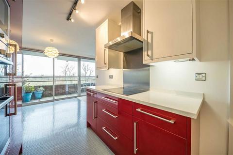 2 bedroom flat to rent, Portsmouth Road, Kingston Upon Thames KT1