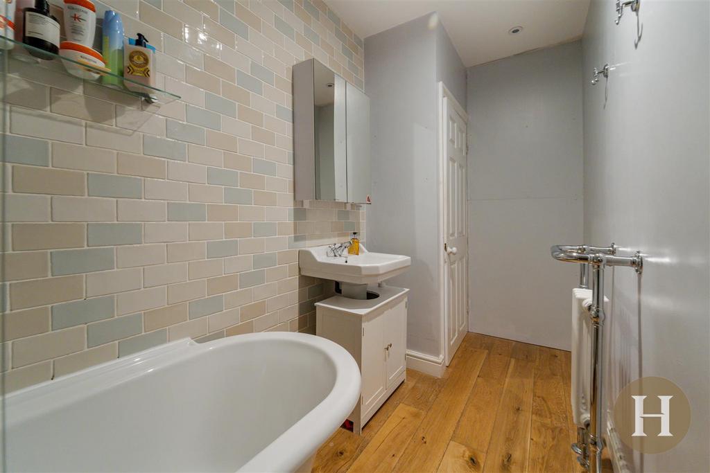 Hadleigh Estate Agents-46.jpg