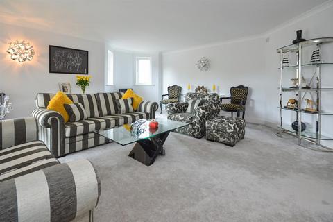 3 bedroom flat to rent, The Eights Marina, Mariners Way, Cambridge