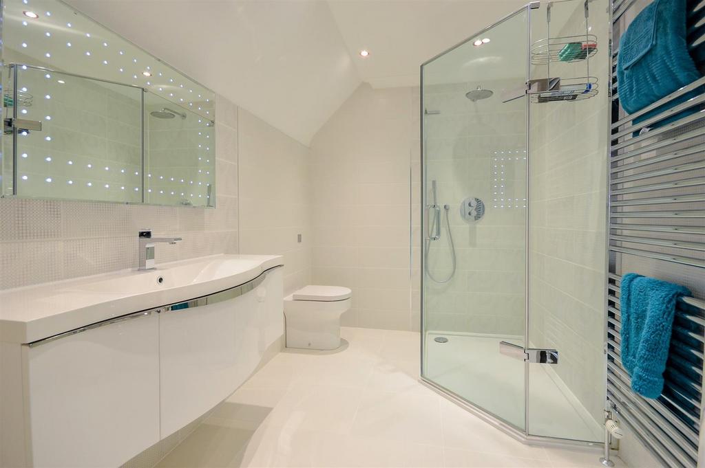 Main Ensuite1.jpg