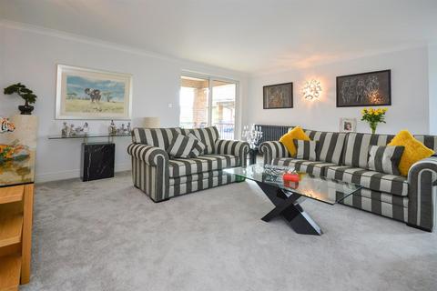3 bedroom flat to rent, The Eights Marina, Mariners Way, Cambridge