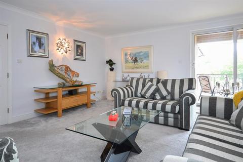 3 bedroom flat to rent, The Eights Marina, Mariners Way, Cambridge