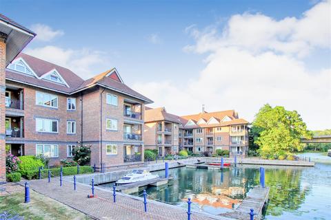 3 bedroom flat to rent, The Eights Marina, Mariners Way, Cambridge