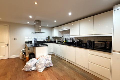 2 bedroom apartment to rent, 12 Aldershot Road, Guildford GU2