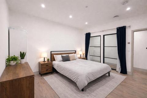 2 bedroom flat to rent, Clapham Road, LONDON