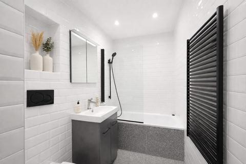 2 bedroom flat to rent, Clapham Road, LONDON