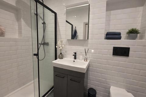 2 bedroom flat to rent, Clapham Road, LONDON