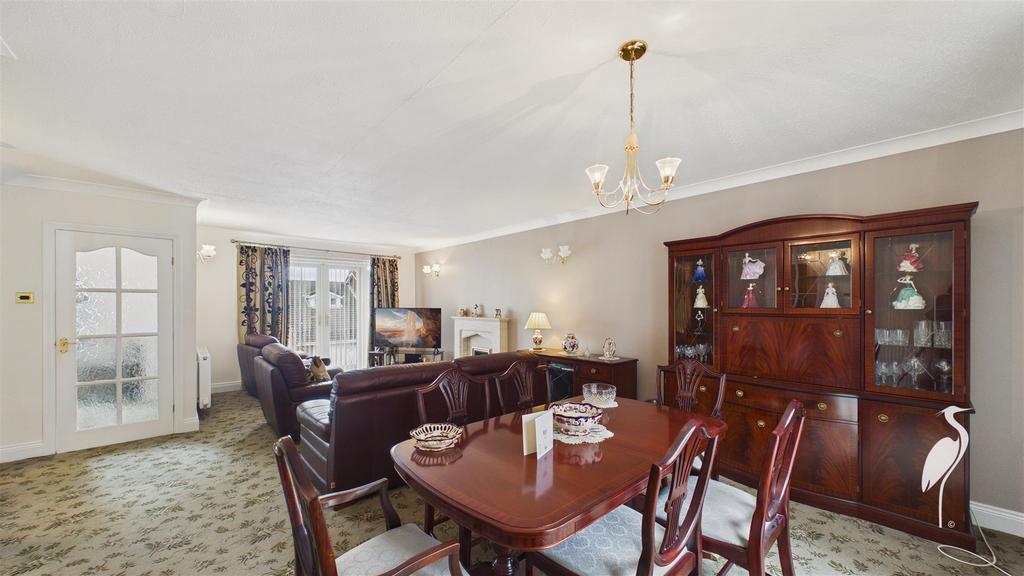 Lounge/Dining Room