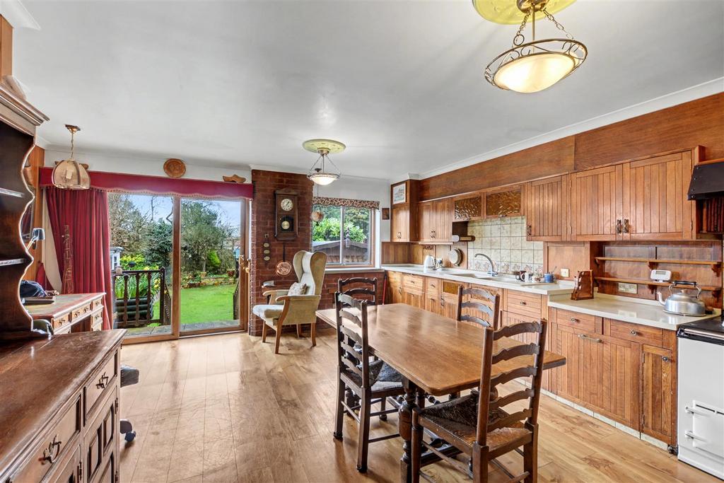 Kitchen 1.jpeg