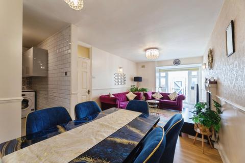2 bedroom flat for sale, Ley Street, ILFORD, Essex, IG2