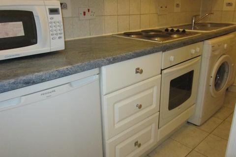 2 bedroom flat to rent, 89A Hammersmith Road, London, W14