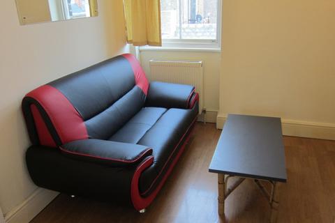 2 bedroom flat to rent, 89A Hammersmith Road, London, W14