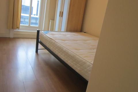 2 bedroom flat to rent, 89A Hammersmith Road, London, W14