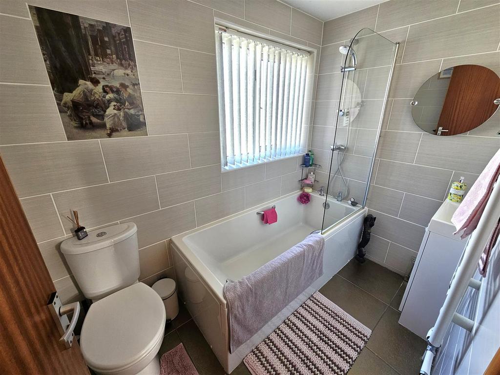 Annex Bathroom.jpg