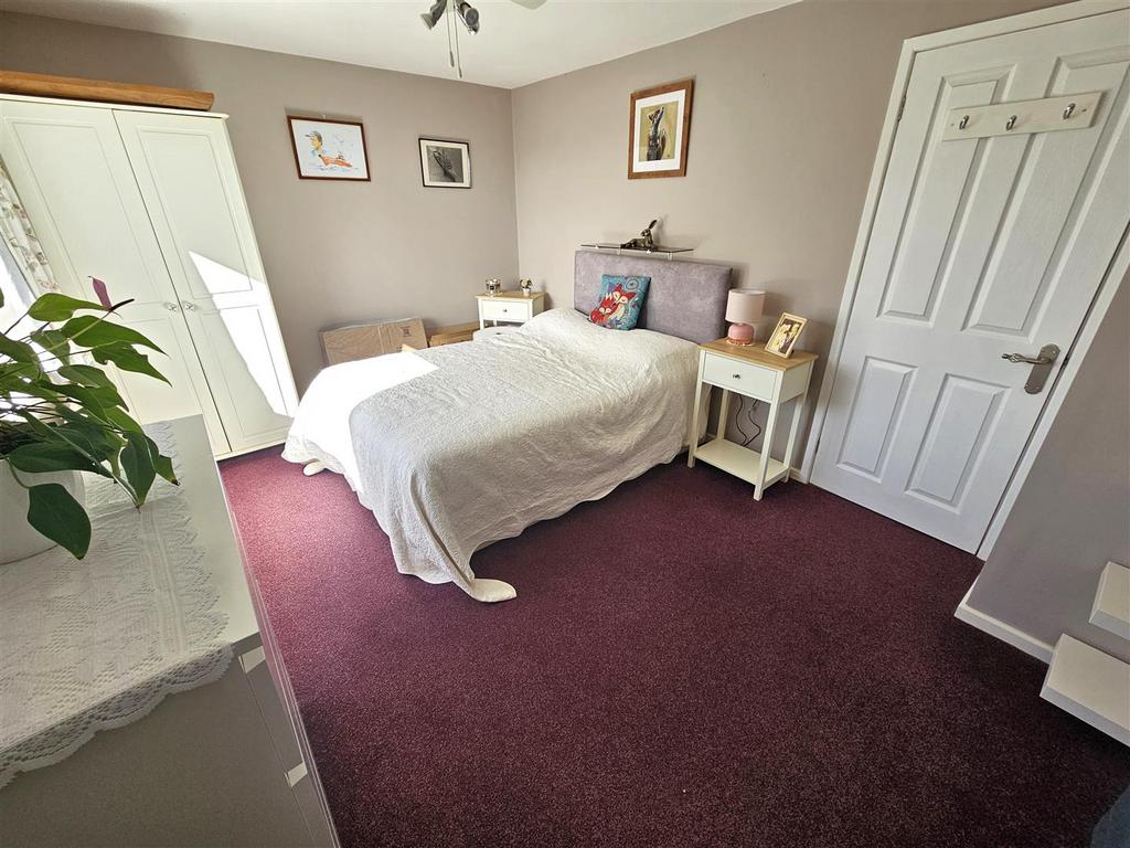 Bedroom 1.jpg