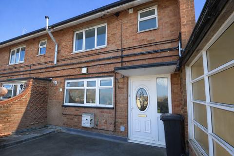 3 bedroom flat to rent, The Denes, Hemel Hempstead, HP3