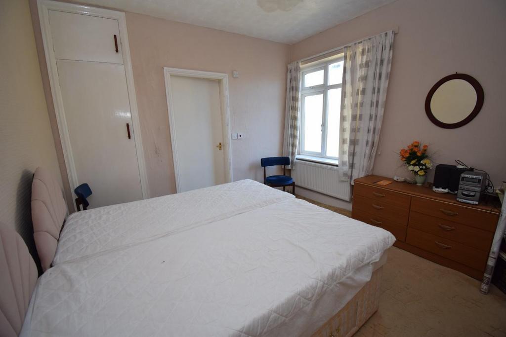Bedroom 2.JPG
