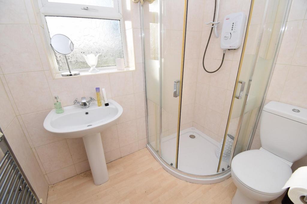 En-Suite Bedroom 2.JPG