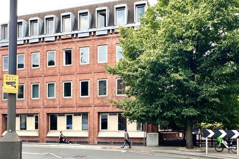 Studio to rent, Staines Road