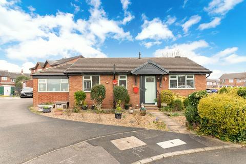 2 bedroom detached bungalow for sale, Woodlands Drive, Skelmanthorpe, HD8
