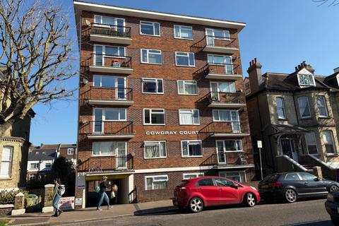 1 bedroom flat to rent, Cowdray Court, East Sussex BN3